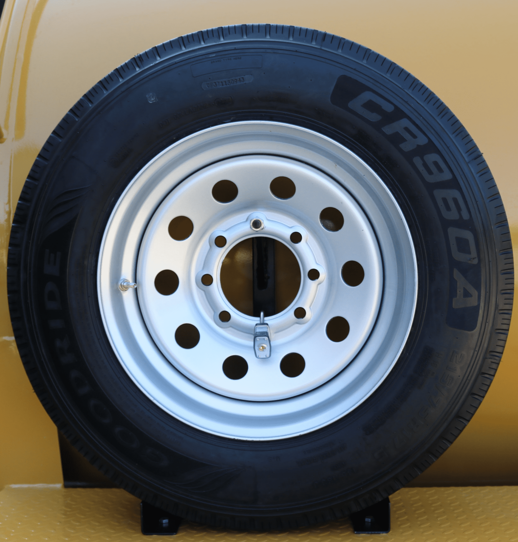 17.5" HD Wheel & Tire (Option)